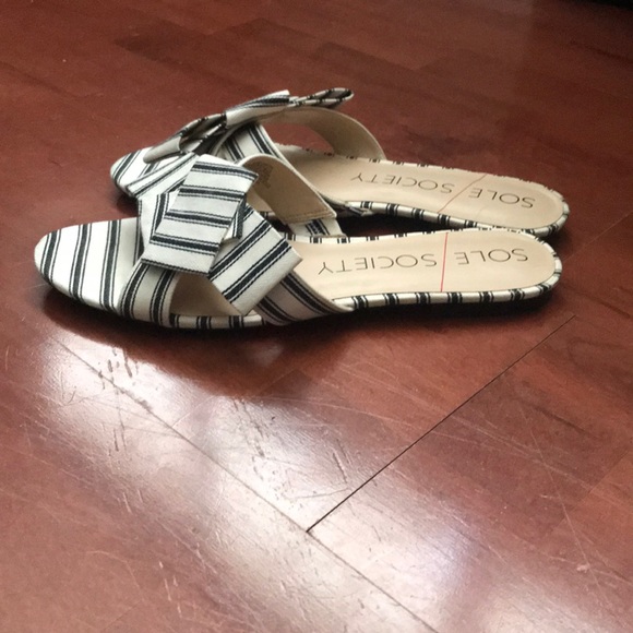 Sole Society “So-Matty” bow slide sandal - Picture 2 of 2